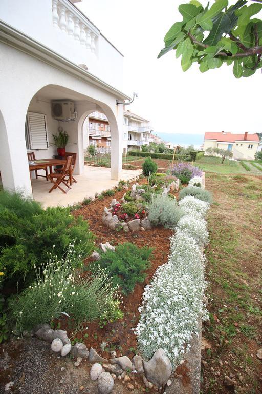 Megi1 Apartman Vrbnik Szoba fotó