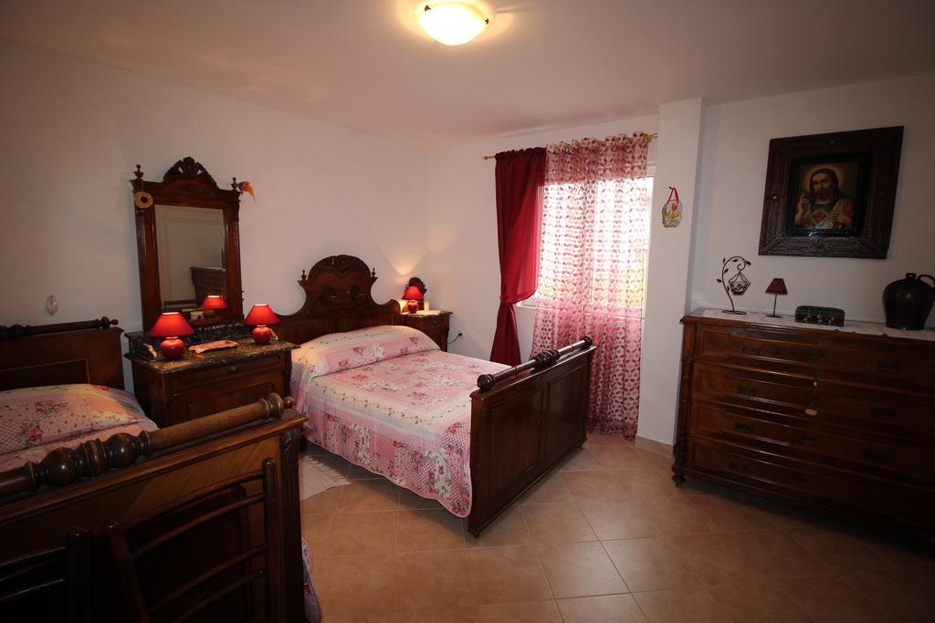 Megi1 Apartman Vrbnik Szoba fotó