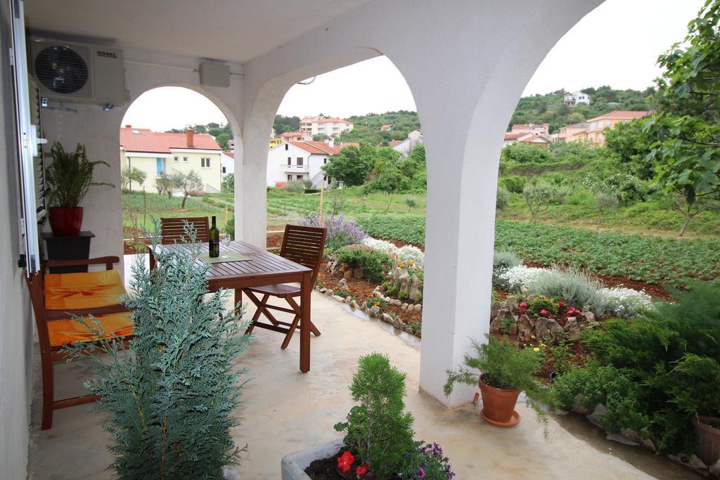 Megi1 Apartman Vrbnik Szoba fotó