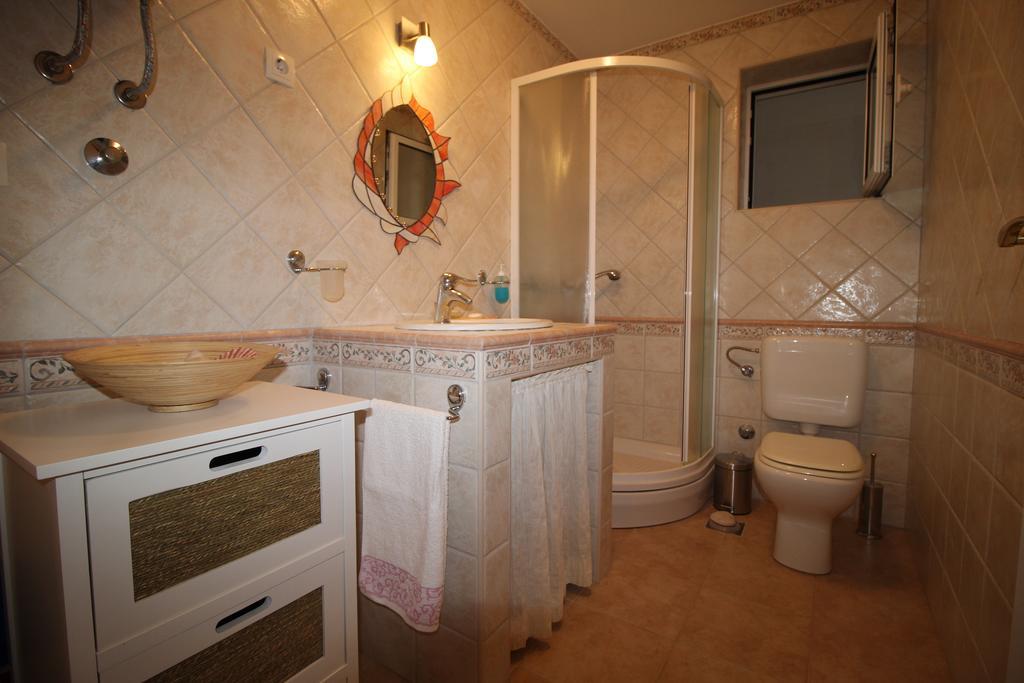 Megi1 Apartman Vrbnik Szoba fotó