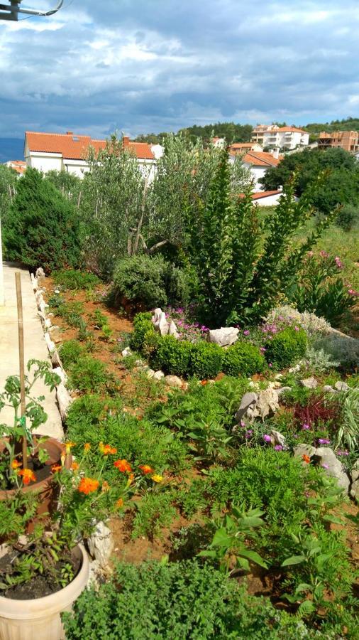 Megi1 Apartman Vrbnik Kültér fotó
