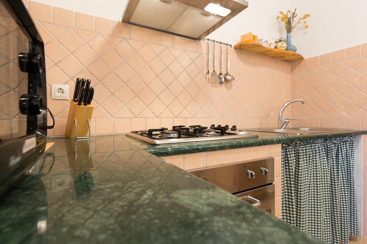 Megi1 Apartman Vrbnik Kültér fotó